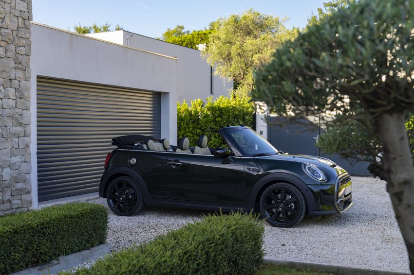 2023 MINI Cooper S Convertible Resolute Edition - Front Three-Quarter Wallpaper 850x566 #37