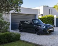 2023 MINI Cooper S Convertible Resolute Edition - Front Three-Quarter Wallpaper 190x150