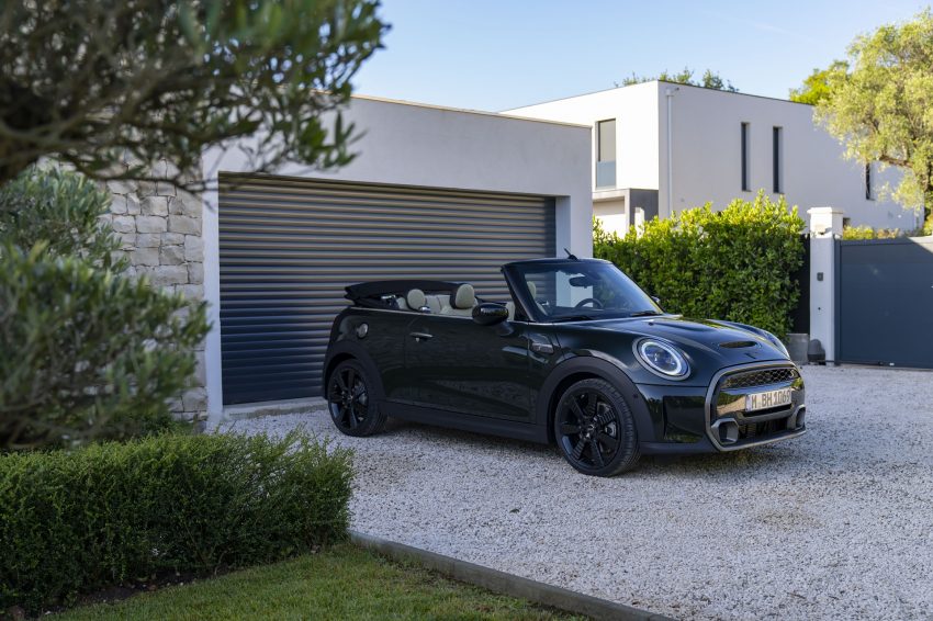 2023 MINI Cooper S Convertible Resolute Edition - Front Three-Quarter Wallpaper 850x566 #38