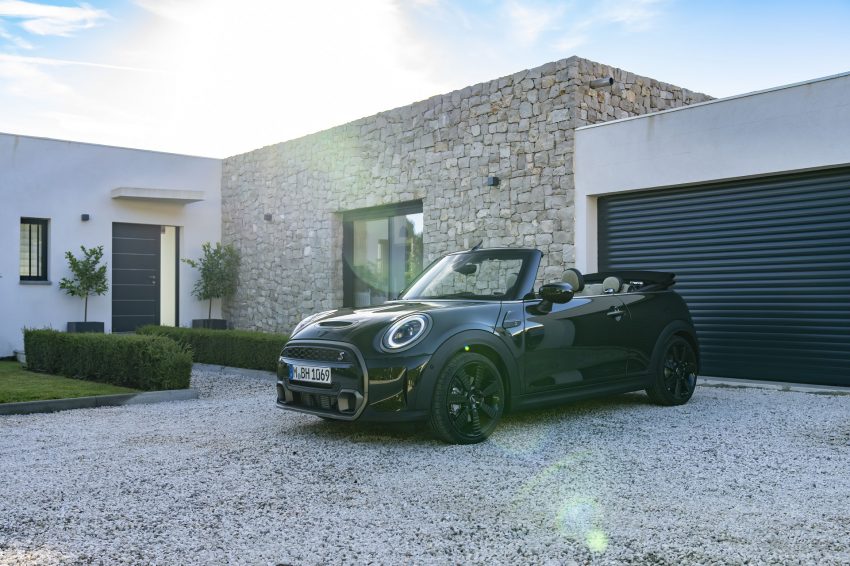 2023 MINI Cooper S Convertible Resolute Edition - Front Three-Quarter Wallpaper 850x566 #40