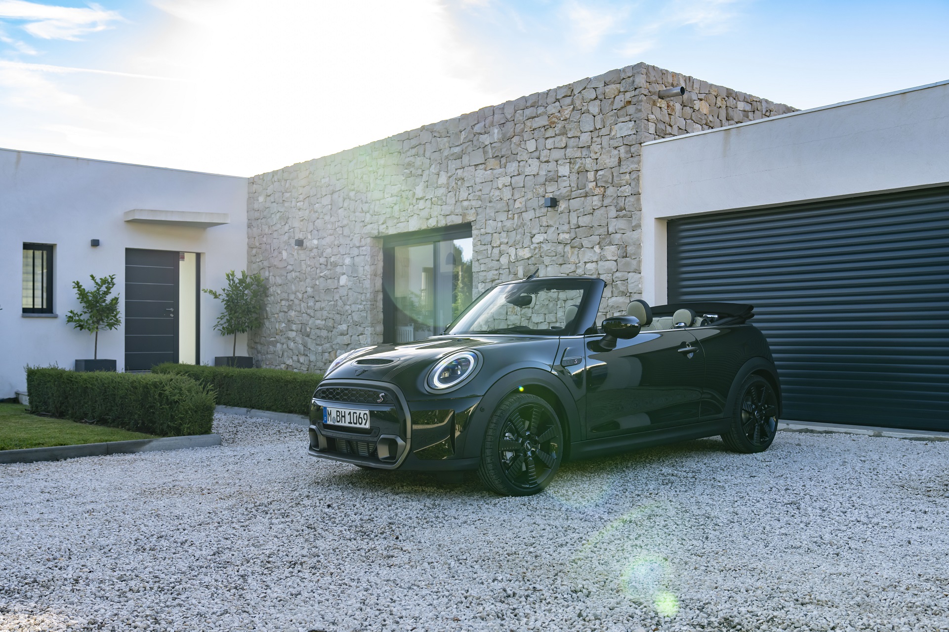 Download 2023 MINI Cooper S Convertible Resolute Edition - Front Three-Quarter HD Wallpaper 1921x1280 #40