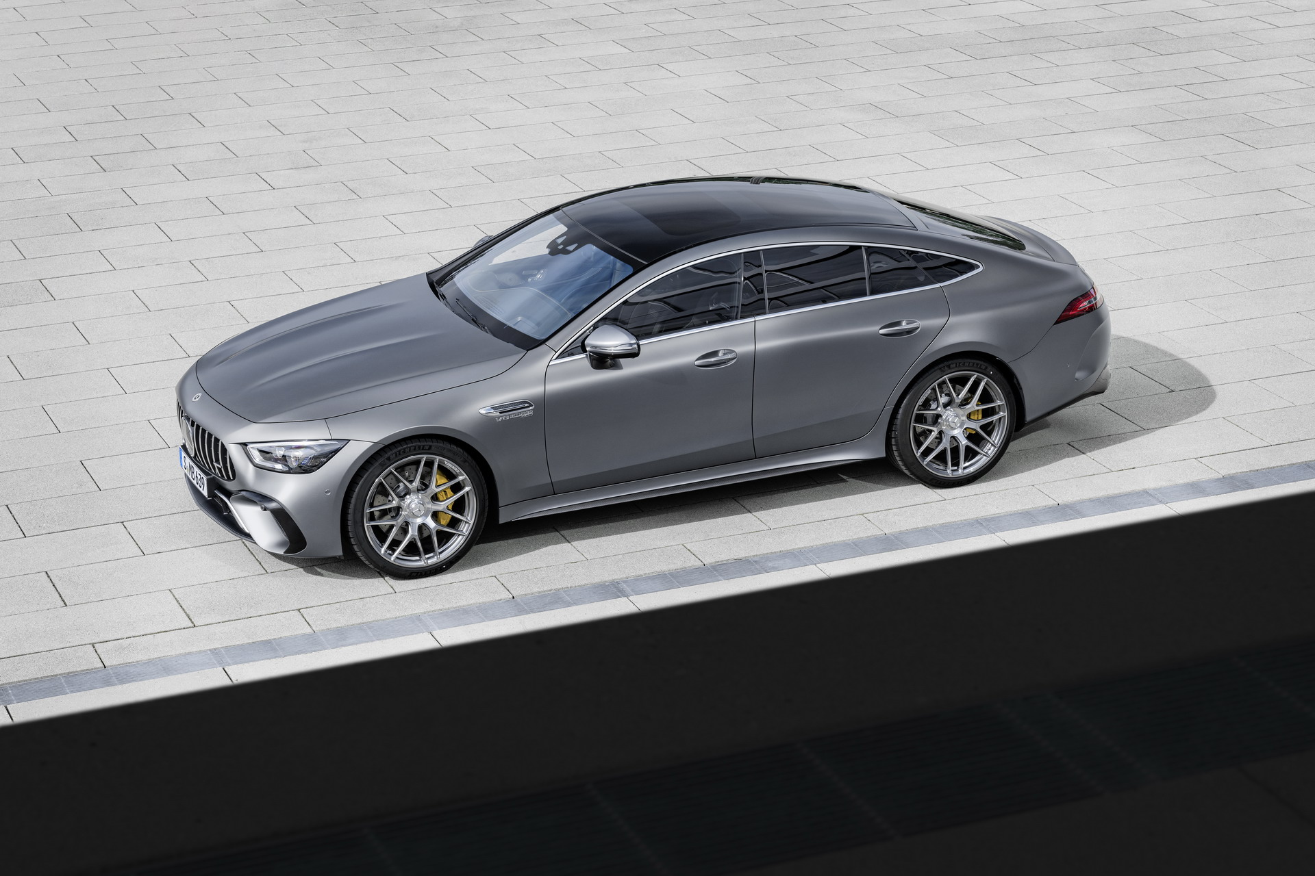 Download 2023 Mercedes-AMG GT 63 S 4-Door Coupe - Front Three-Quarter HD Wallpaper 1920x1280 #12