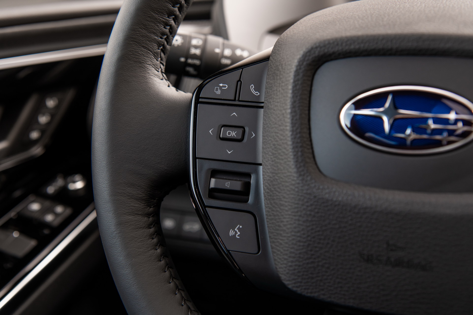 Download 2023 Subaru Solterra - Interior, Steering Wheel HD Wallpaper 1922x1281 #100