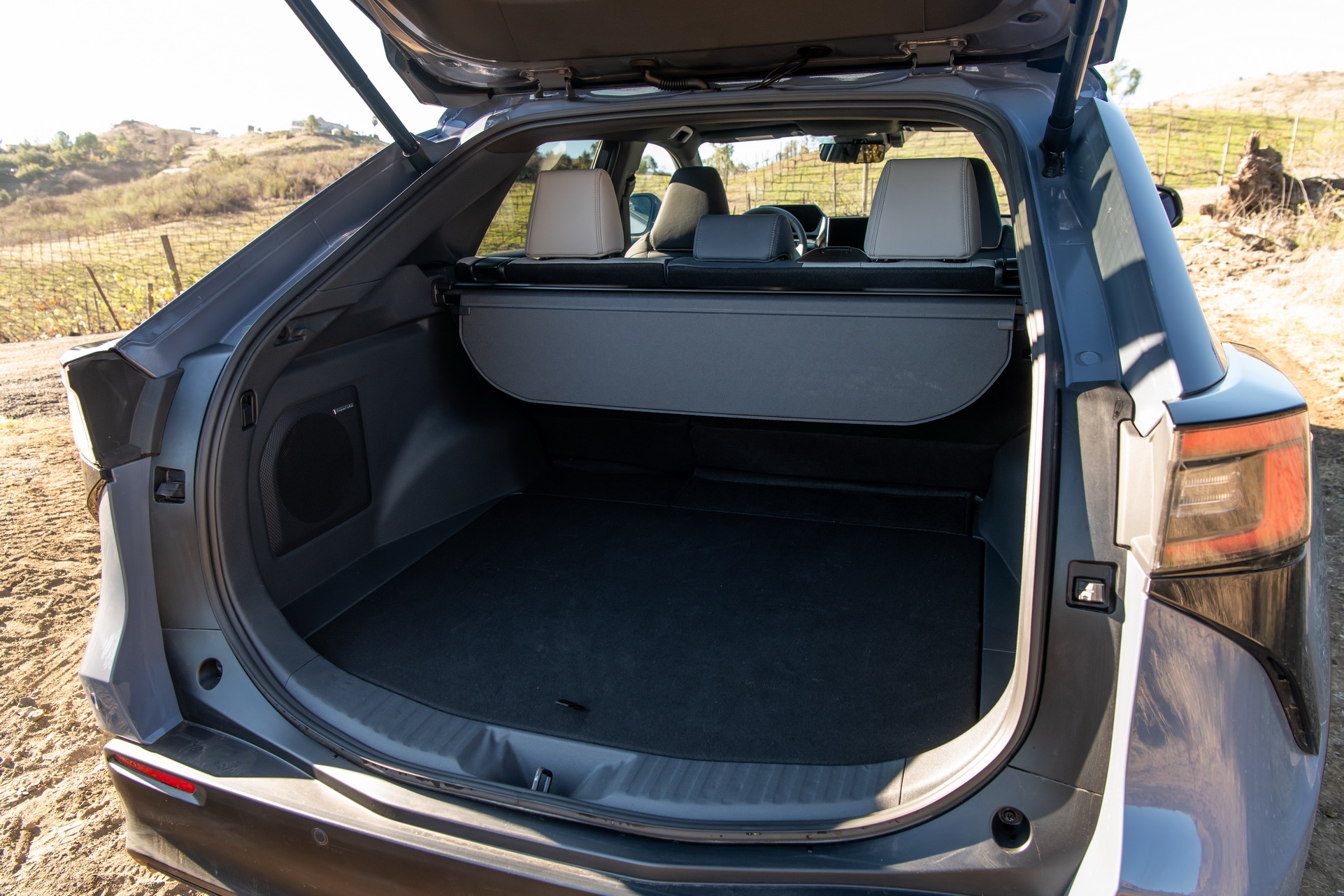 Download 2023 Subaru Solterra - Trunk HD Wallpaper 1922x1281 #74