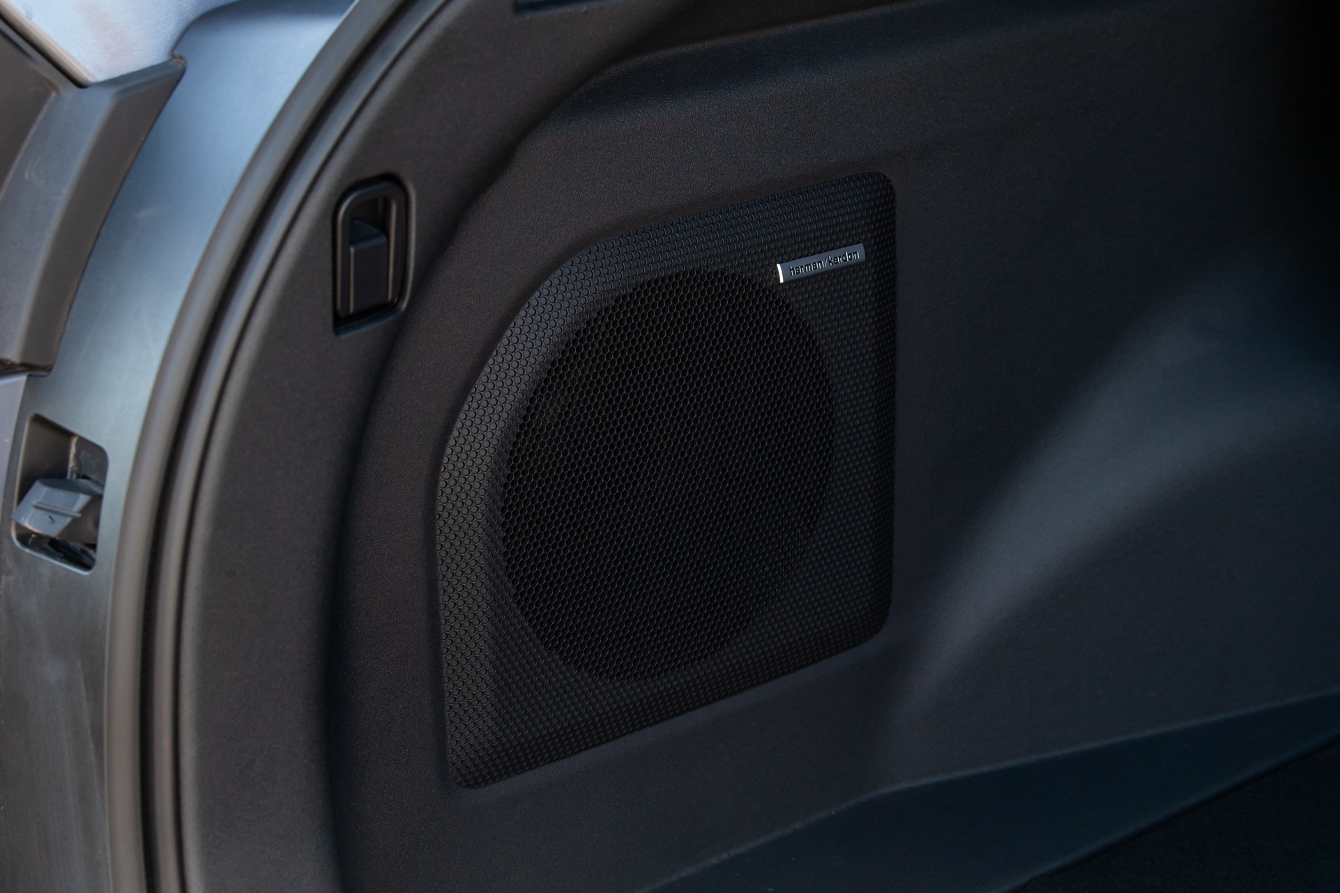 Download 2023 Subaru Solterra - Trunk HD Wallpaper 1922x1281 #75
