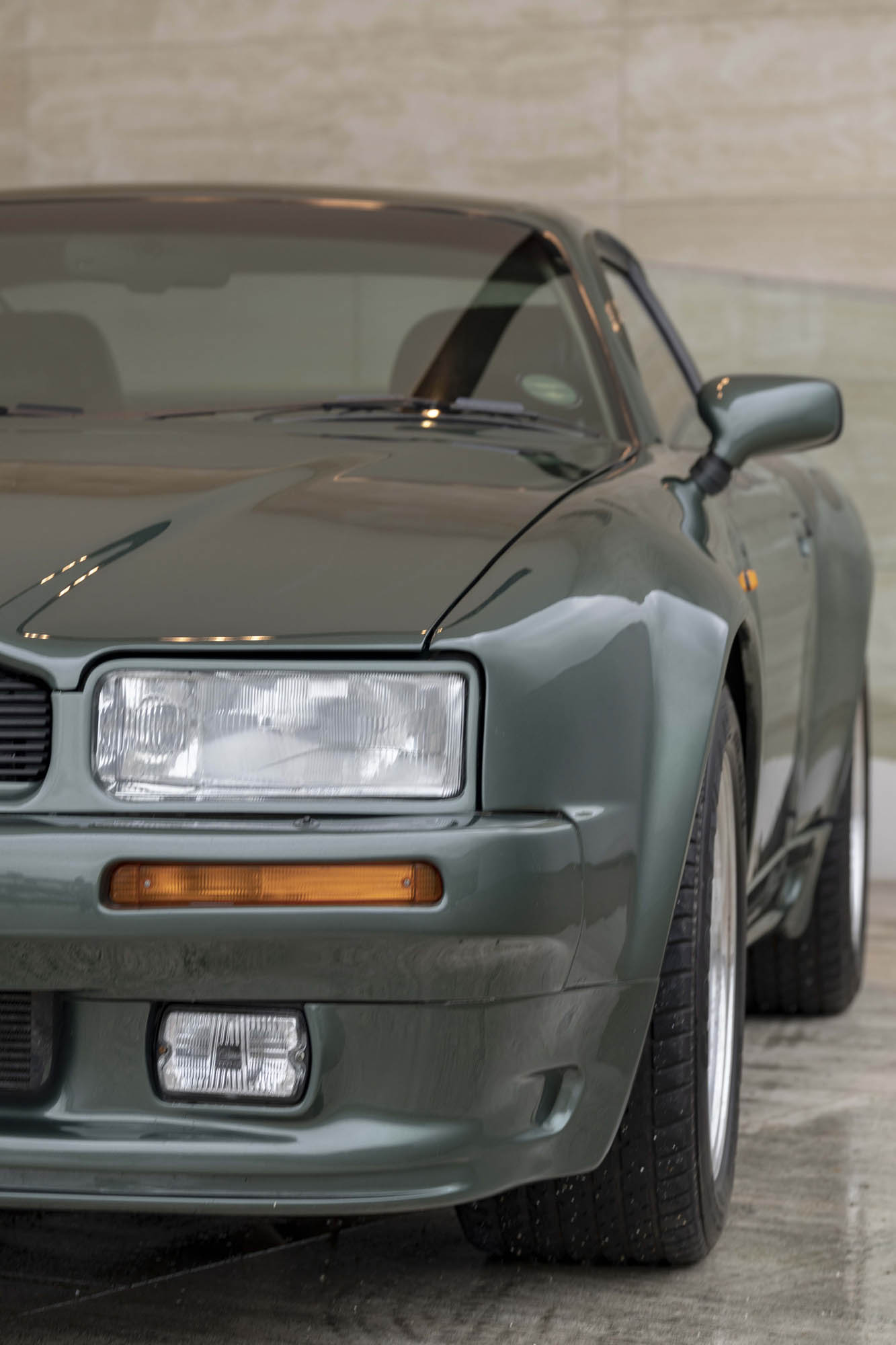 Download 1992 Aston Martin Virage 6.3 - Detail HD Phone Wallpaper 1333x2000 #30