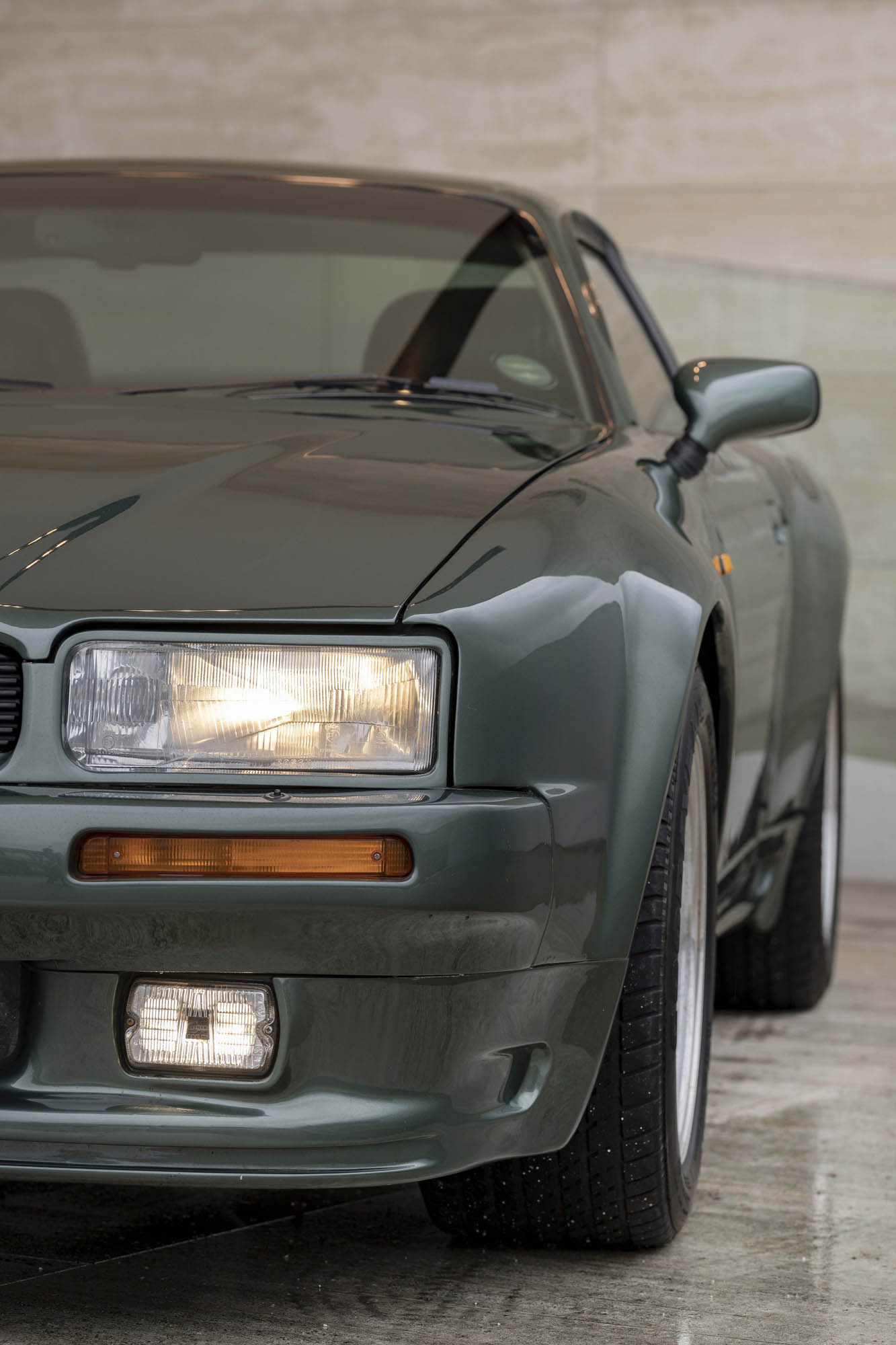 Download 1992 Aston Martin Virage 6.3 - Detail HD Phone Wallpaper 1333x2000 #31