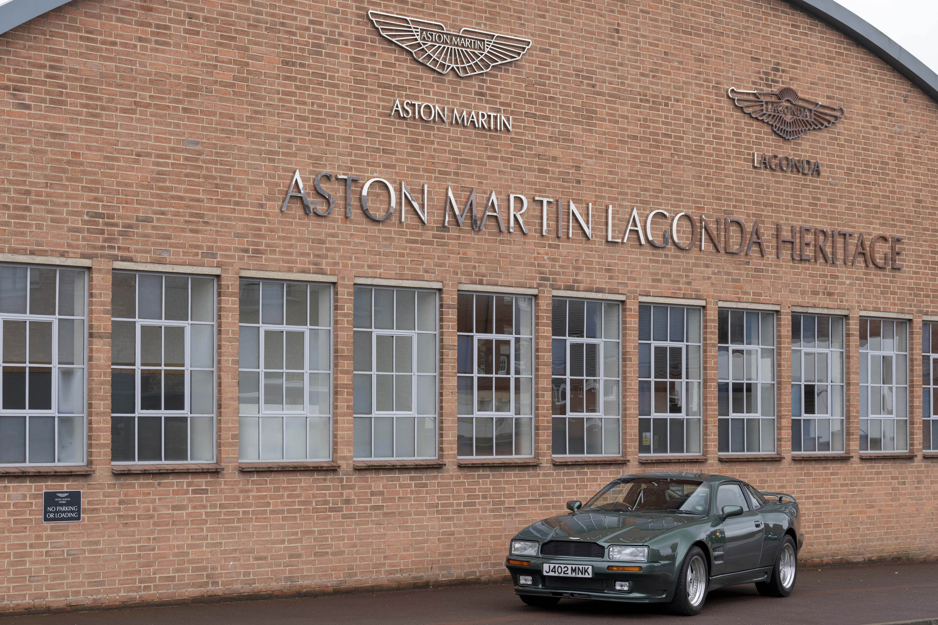 Download 1992 Aston Martin Virage 6.3 - Front Three-Quarter HD Wallpaper 3000x2000 #19