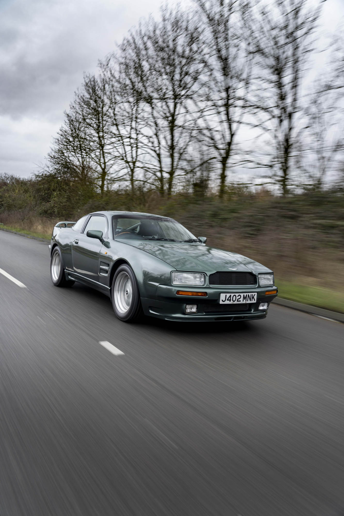 Download 1992 Aston Martin Virage 6.3 - Front Three-Quarter HD Phone Wallpaper 1333x2000 #5
