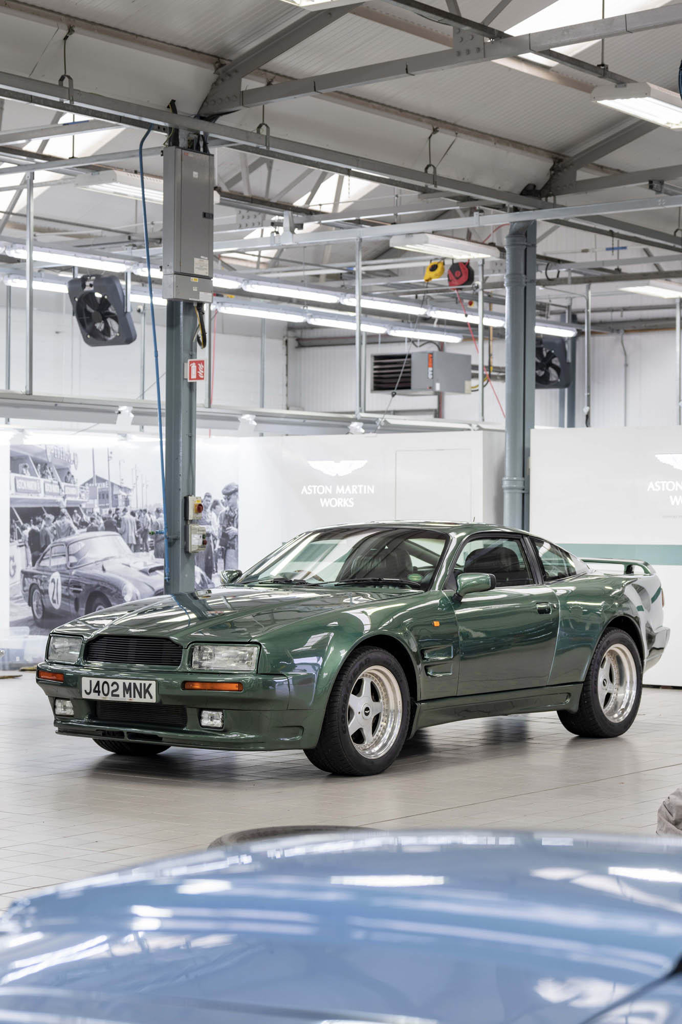 Download 1992 Aston Martin Virage 6.3 - Front Three-Quarter HD Phone Wallpaper 1333x2000 #24