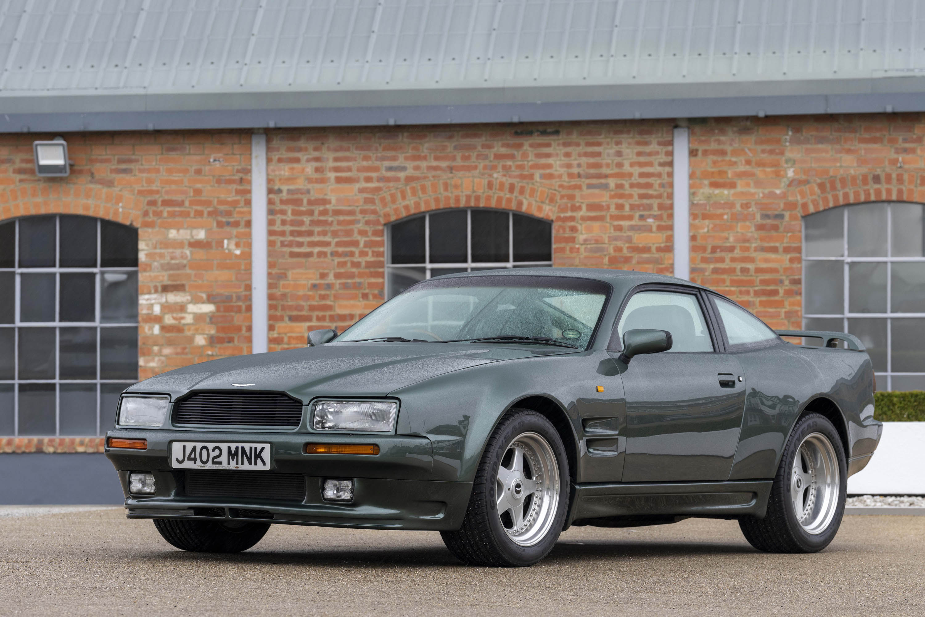 Download 1992 Aston Martin Virage 6.3 - Front Three-Quarter HD Wallpaper 3000x2000 #8
