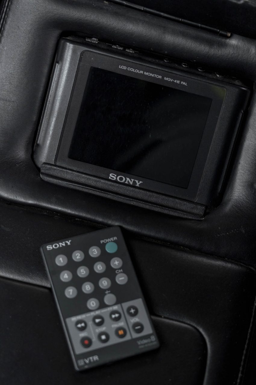 1992 Aston Martin Virage 6.3 - Interior, Detail Phone Wallpaper 850x1275 #55