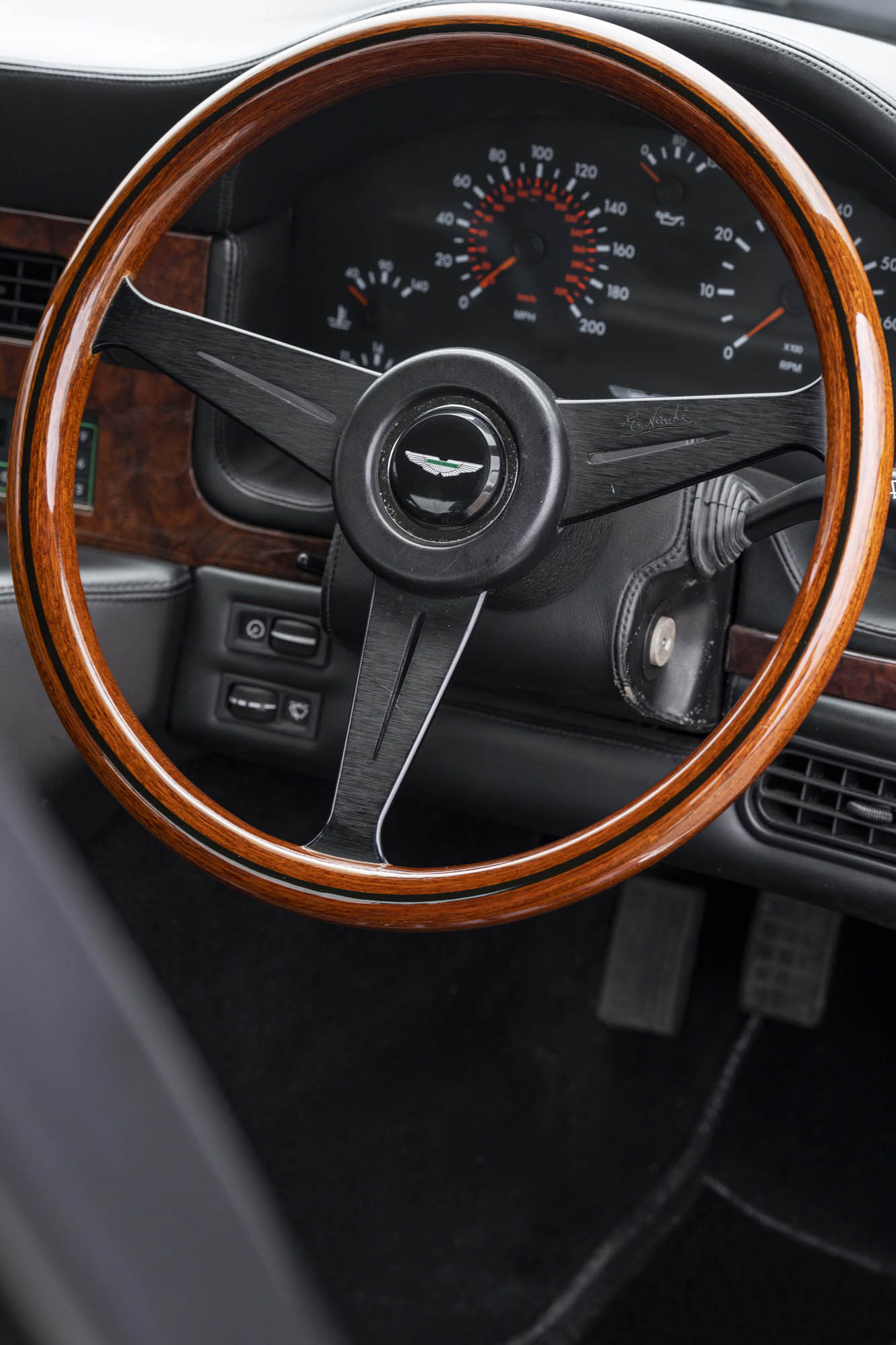 Download 1992 Aston Martin Virage 6.3 - Interior, Steering Wheel HD Phone Wallpaper 1333x2000 #52