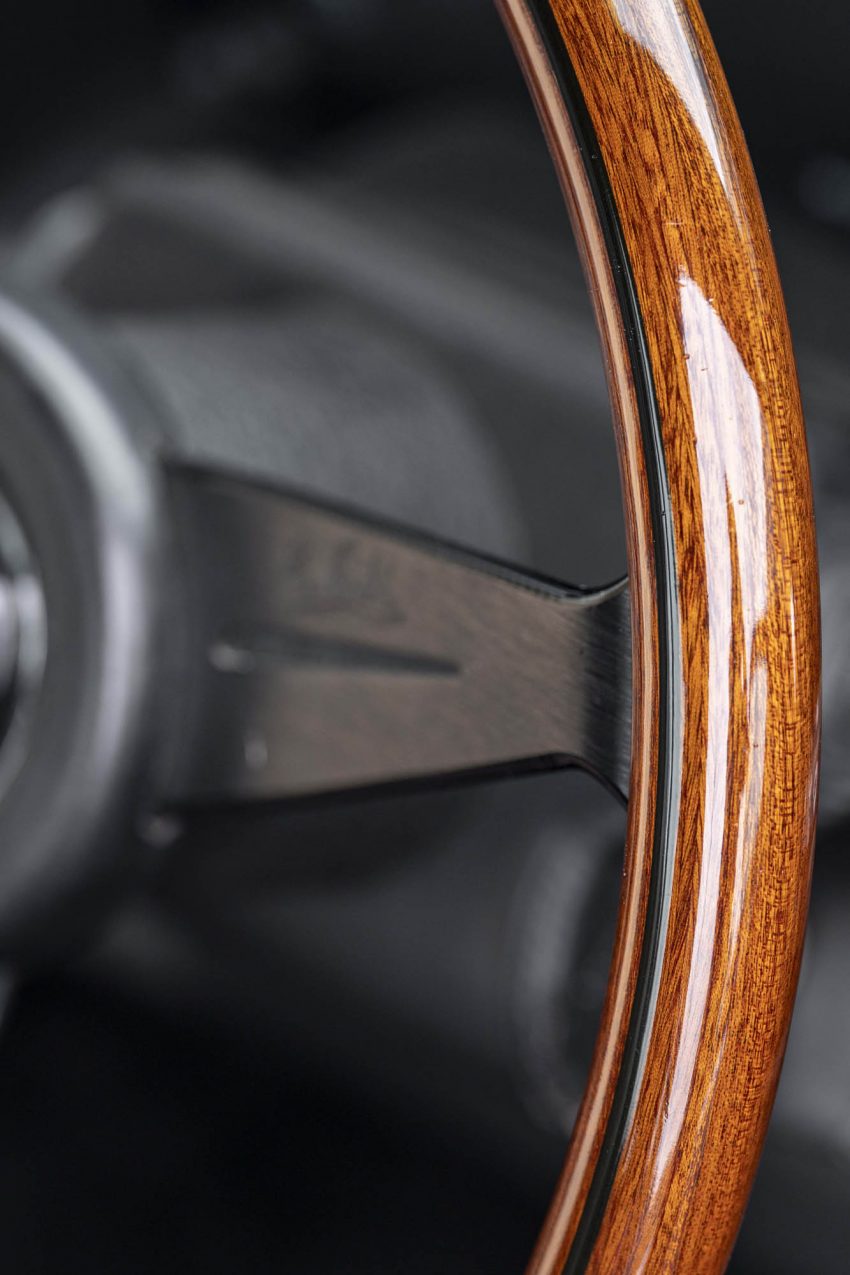 1992 Aston Martin Virage 6.3 - Interior, Steering Wheel Phone Wallpaper 850x1275 #51