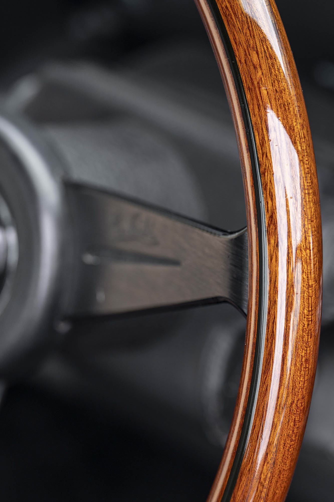 Download 1992 Aston Martin Virage 6.3 - Interior, Steering Wheel HD Phone Wallpaper 1333x2000 #51