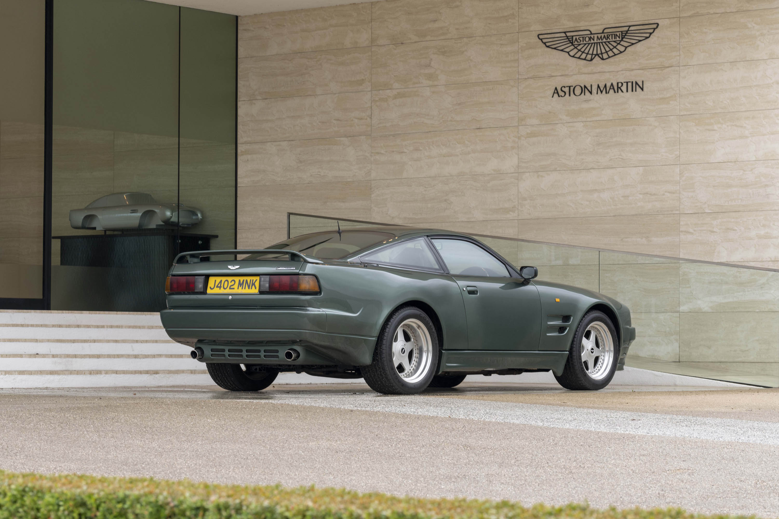Download 1992 Aston Martin Virage 6.3 - Rear Three-Quarter HD Wallpaper 3000x2000 #15