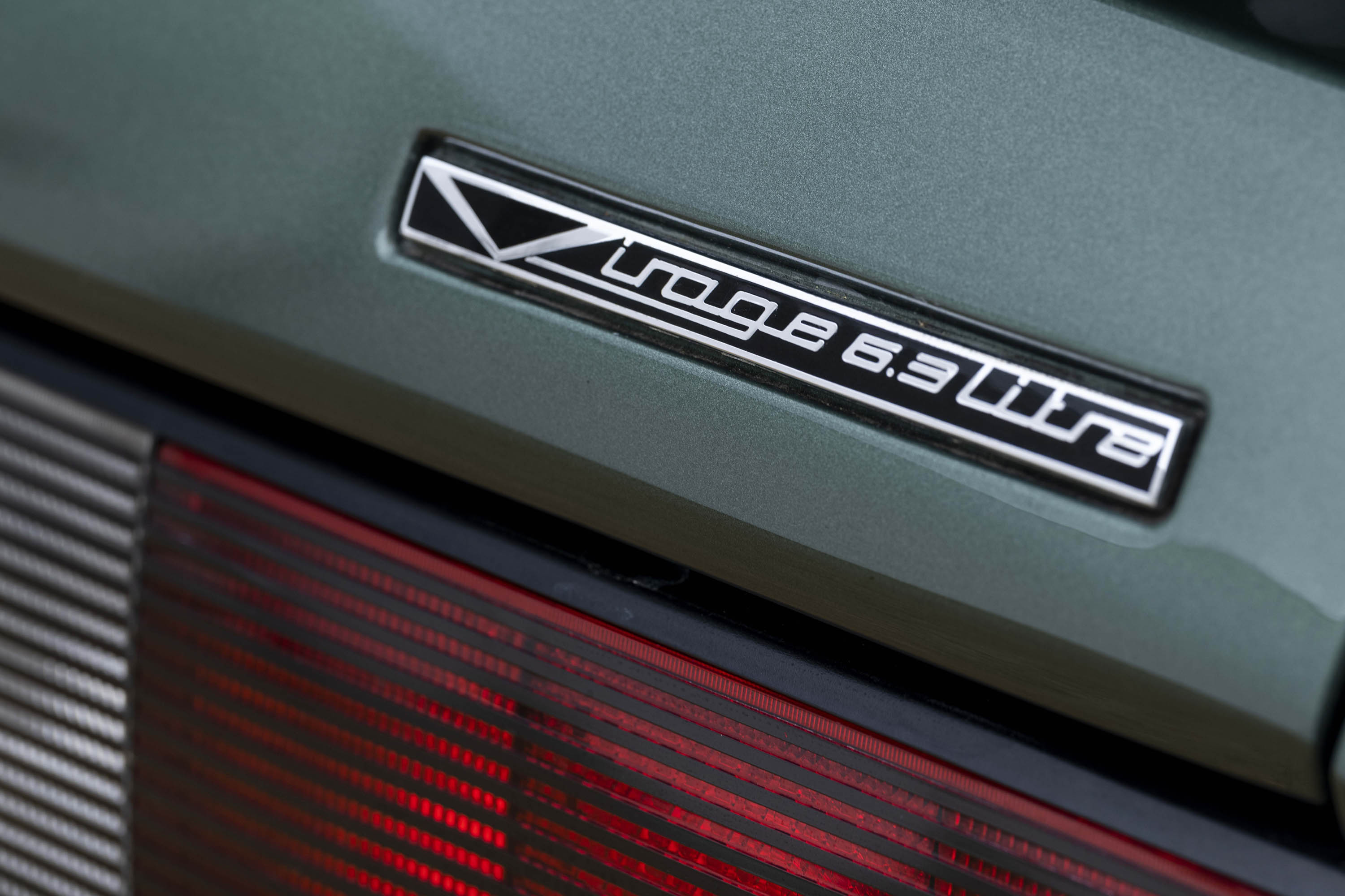 Download 1992 Aston Martin Virage 6.3 - Tail Light HD Wallpaper 3000x2000 #42