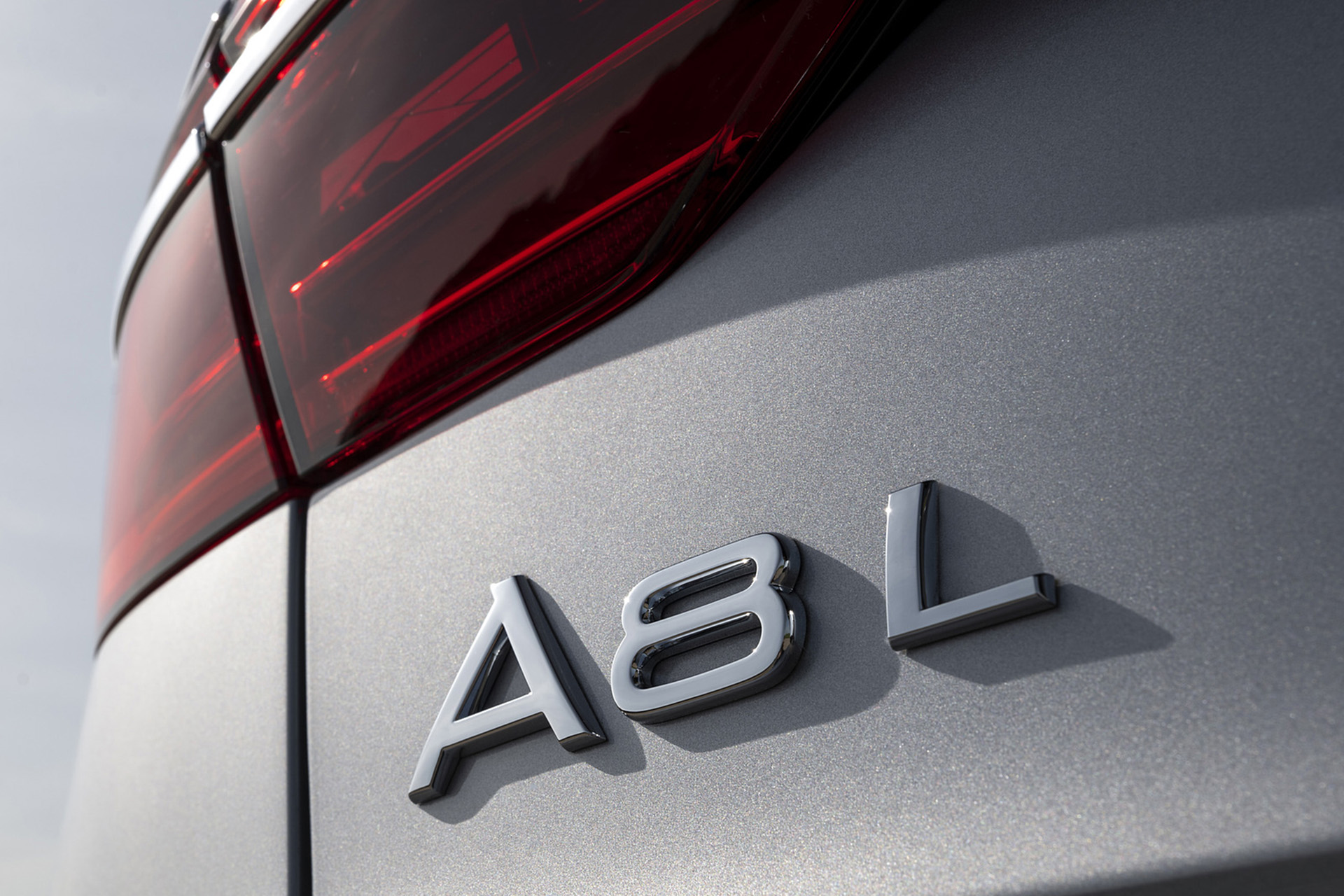 Download 2022 Audi A8 L 60 TFSI e - UK version - Badge HD Wallpaper 1920x1280 #35