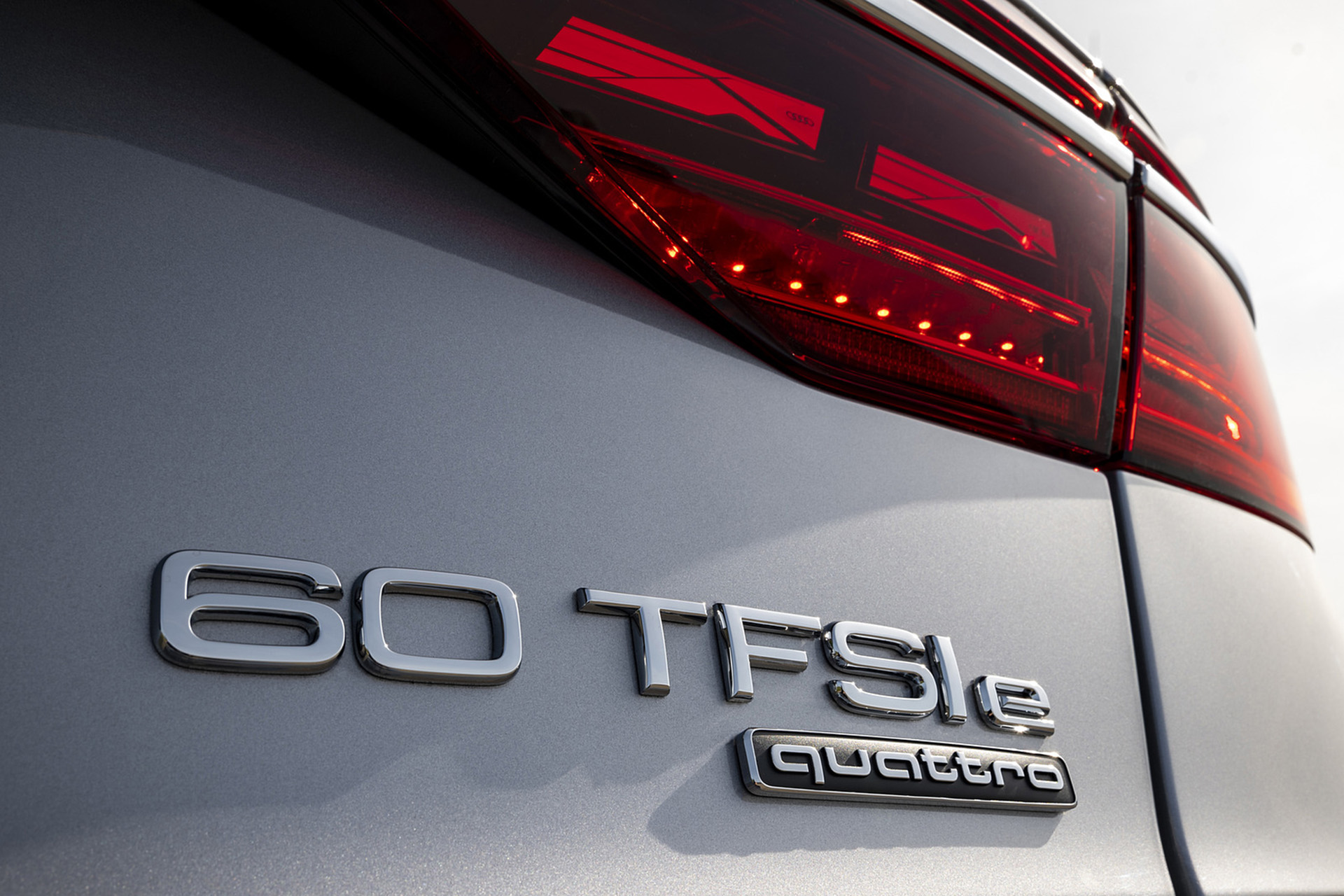 Download 2022 Audi A8 L 60 TFSI e - UK version - Badge HD Wallpaper 1920x1280 #36