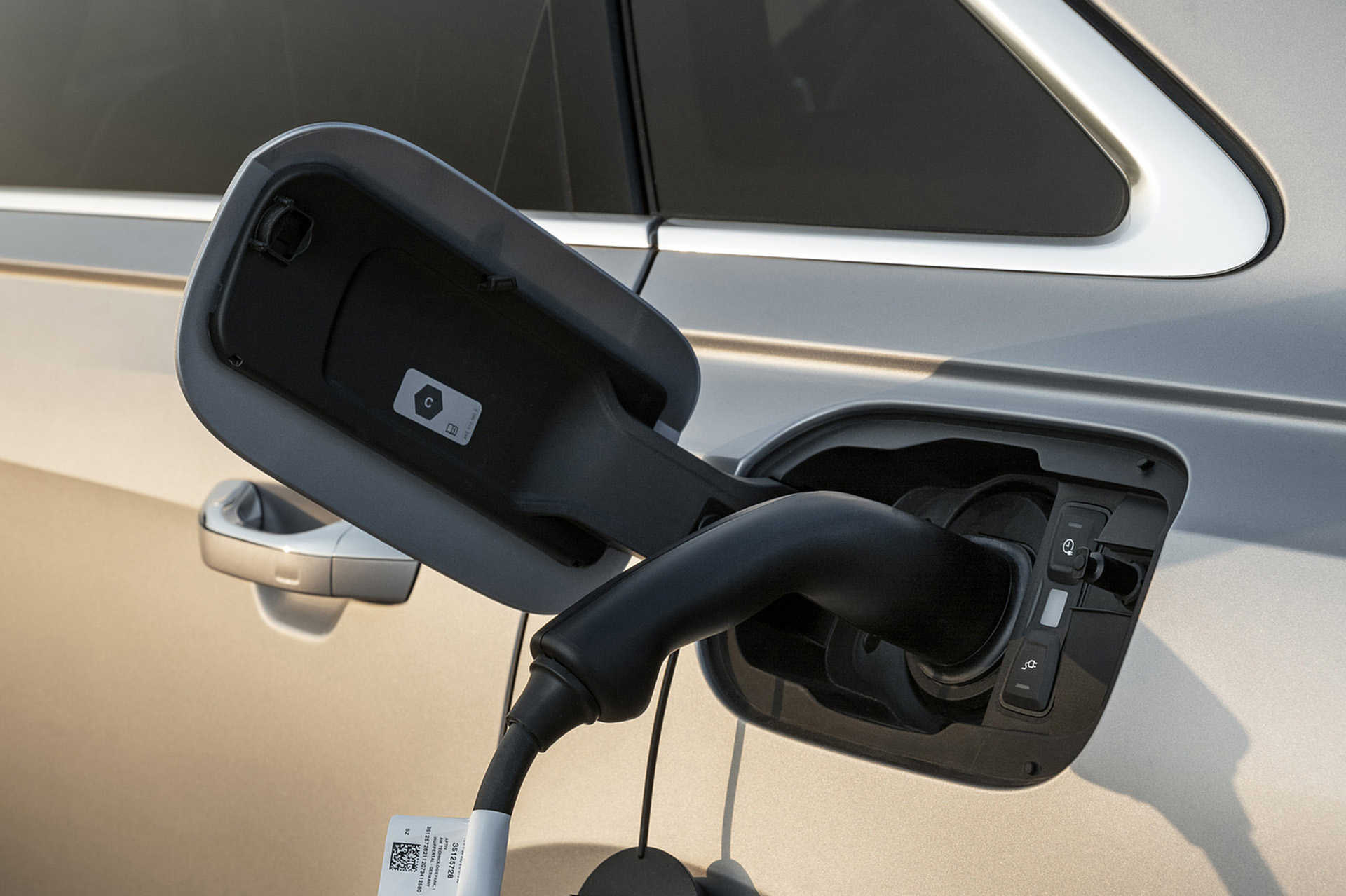 Download 2022 Audi A8 L 60 TFSI e - UK version - Charging Connector HD Wallpaper 1920x1279 #33