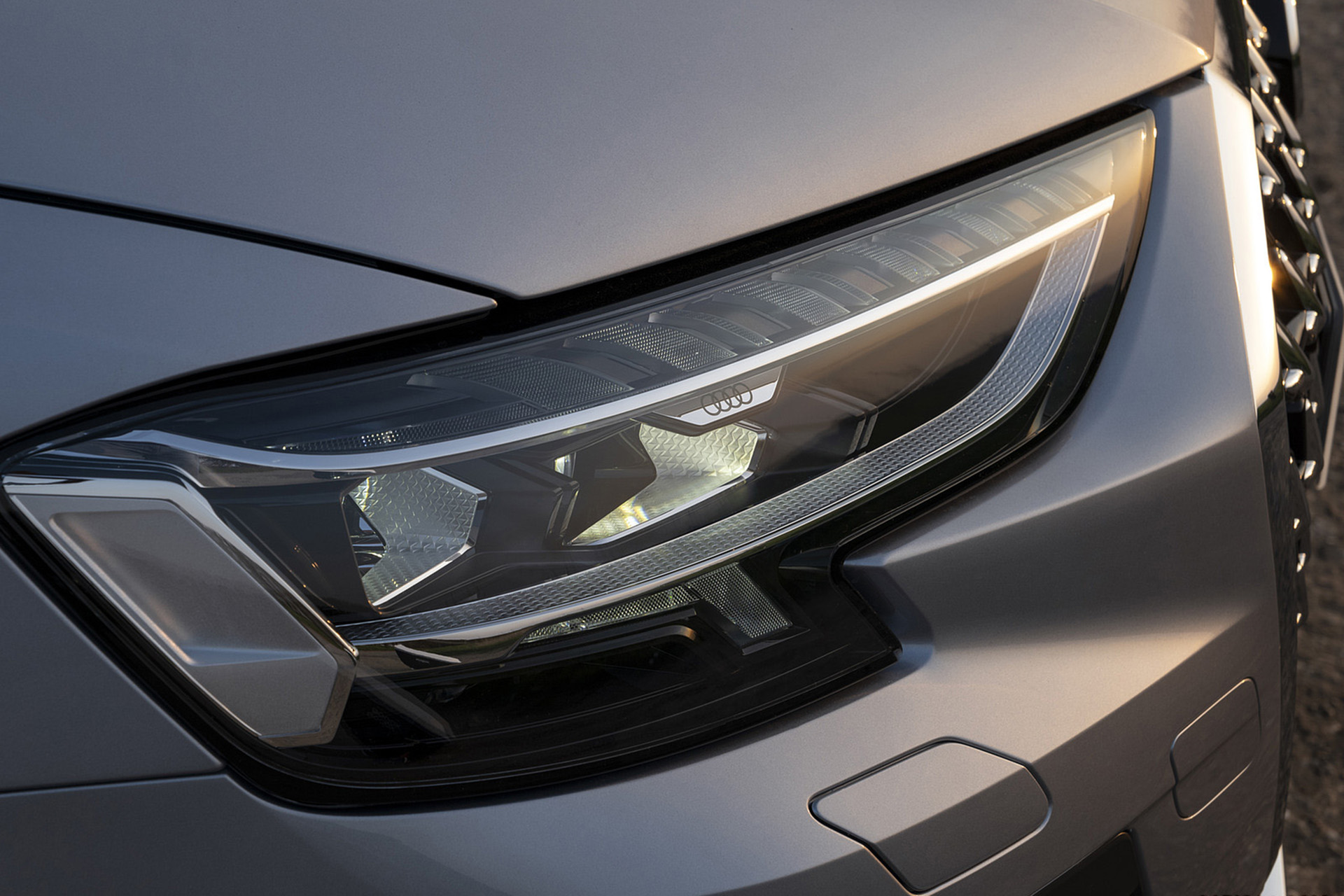 Download 2022 Audi A8 L 60 TFSI e - UK version - Headlight HD Wallpaper 1920x1280 #28