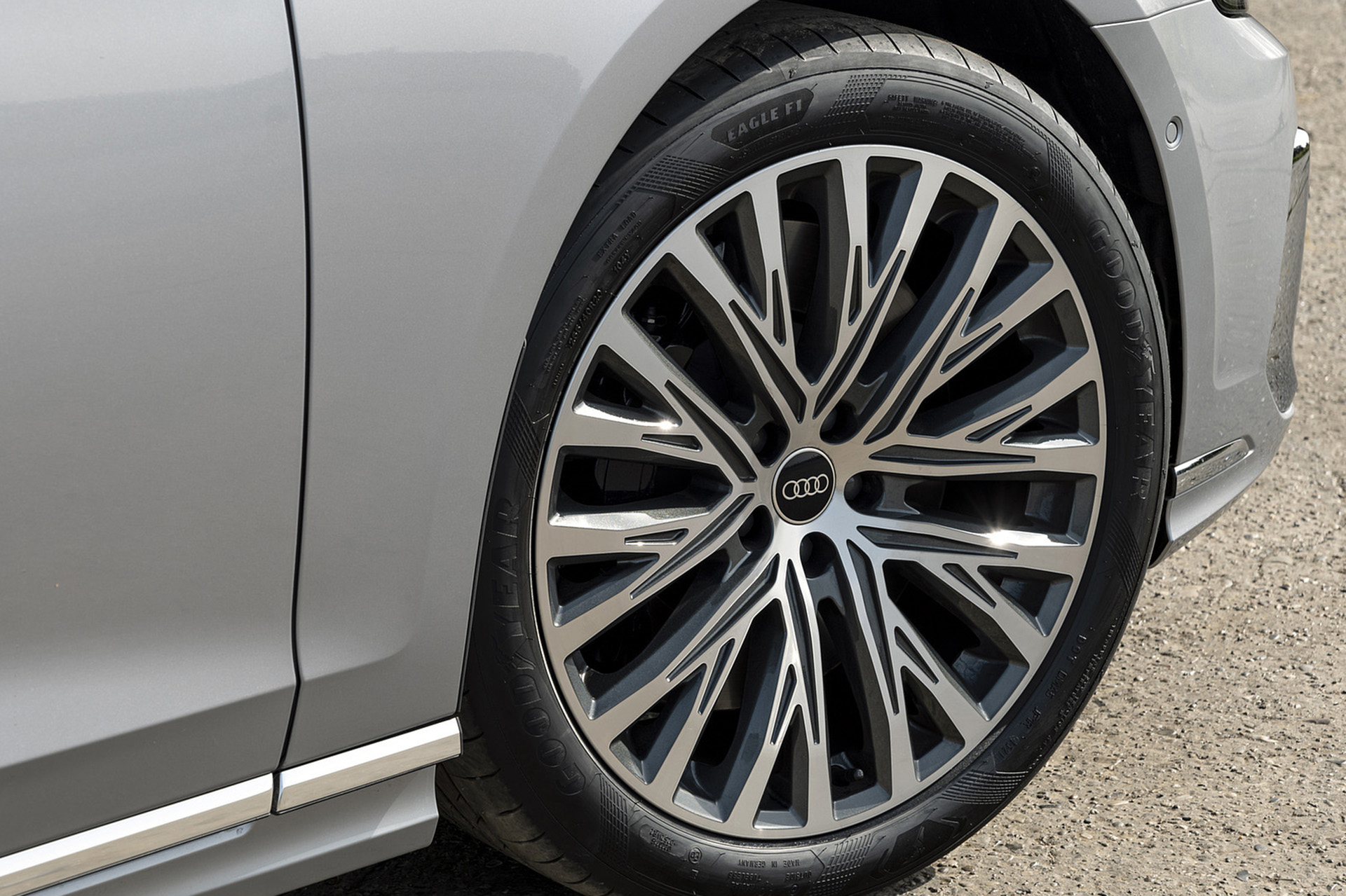 Download 2022 Audi A8 L 60 TFSI e - UK version - Wheel HD Wallpaper 1920x1279 #24