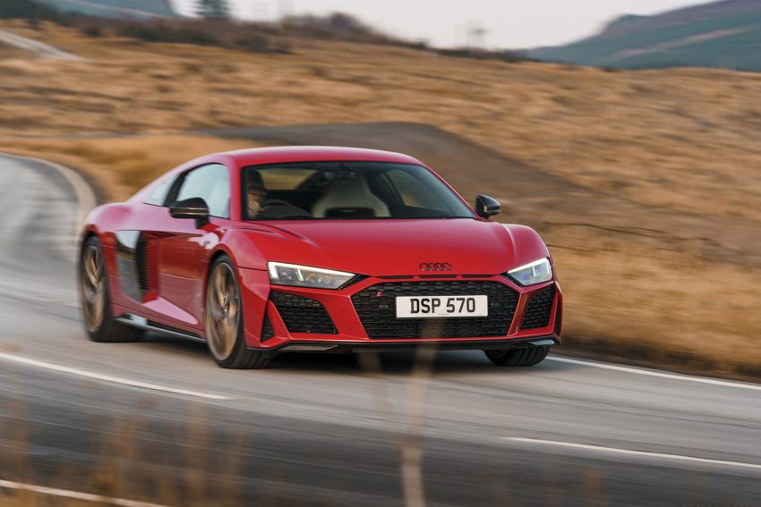 2022 Audi R8 Coupé V10 Performance RWD - UK version - Front Three-Quarter Wallpaper 850x567 #3