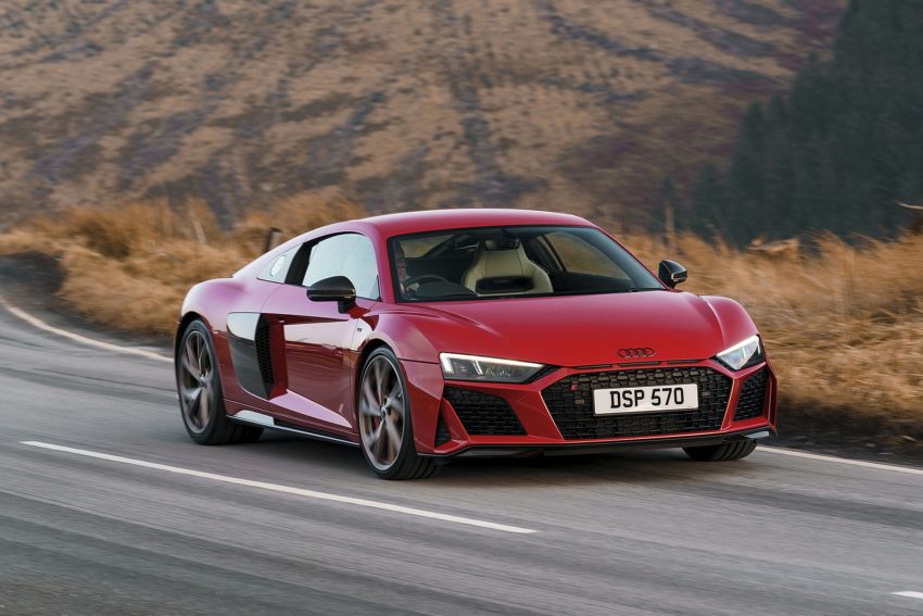 2022 Audi R8 Coupé V10 Performance RWD - UK version - Front Three-Quarter Wallpaper 850x567 #1