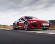 2022 Audi R8 Coupé V10 Performance RWD - UK version - Front Three-Quarter Wallpaper 190x150