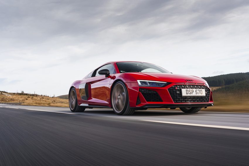 2022 Audi R8 Coupé V10 Performance RWD - UK version - Front Three-Quarter Wallpaper 850x567 #34