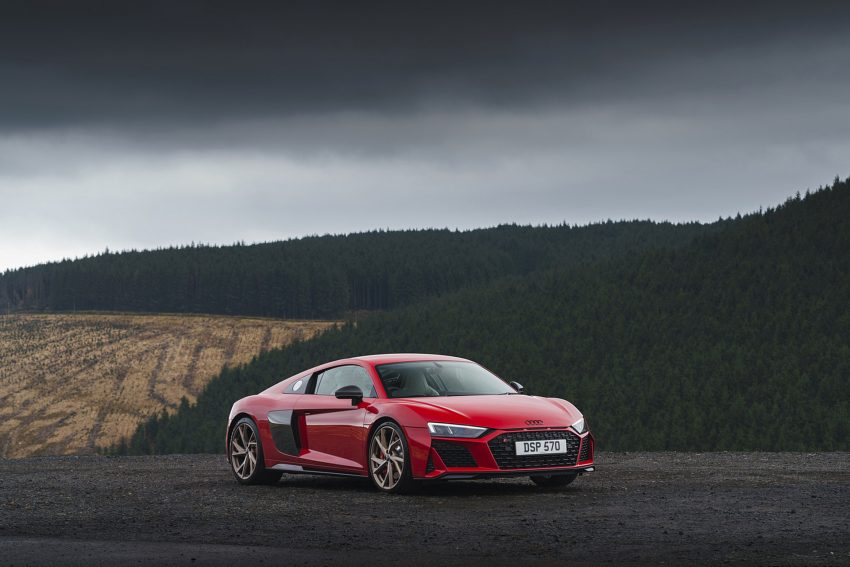 2022 Audi R8 Coupé V10 Performance RWD - UK version - Front Three-Quarter Wallpaper 850x567 #49