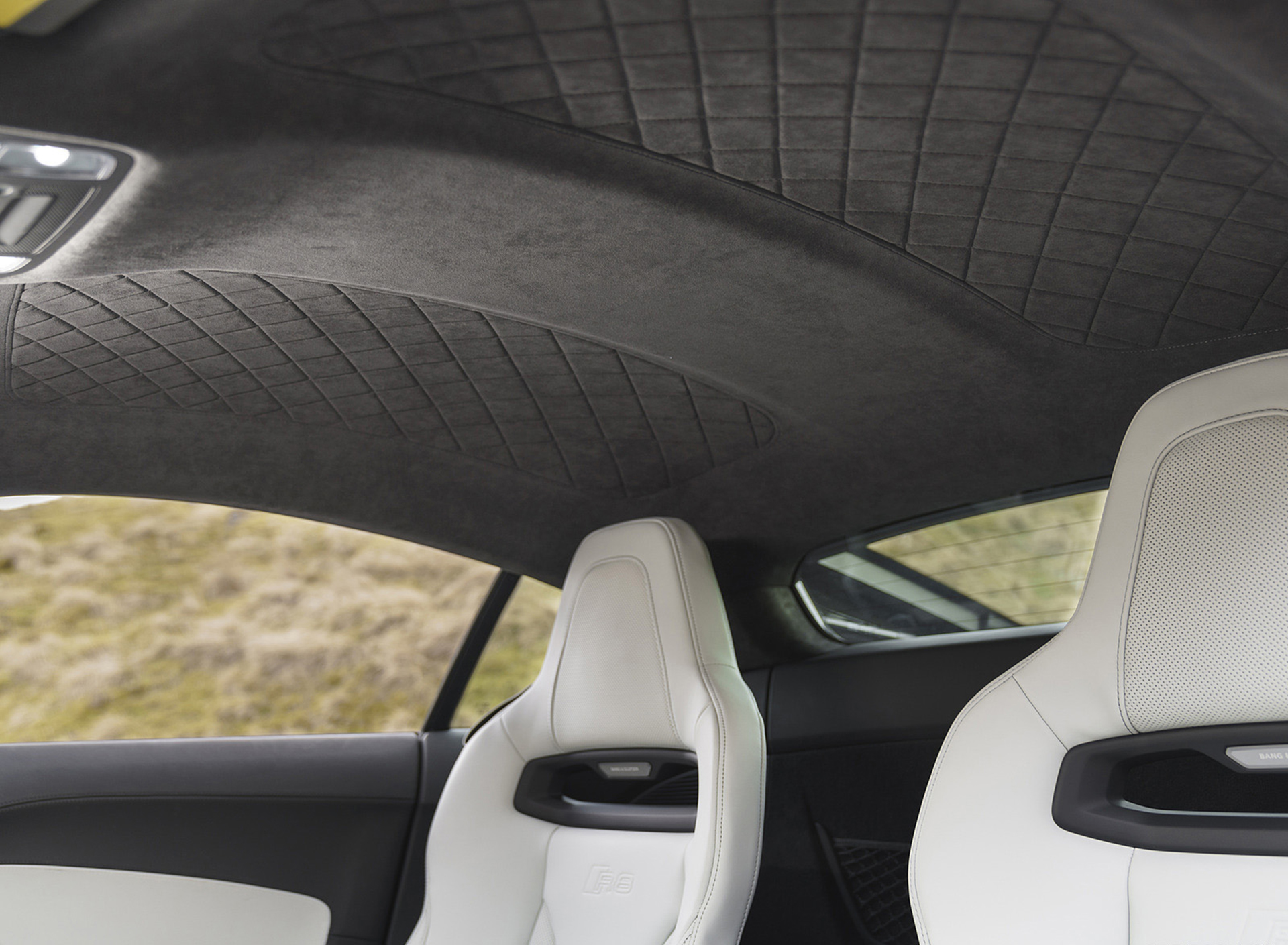 Download 2022 Audi R8 Coupé V10 Performance RWD - UK version - Interior, Detail HD Wallpaper 1920x1409 #126