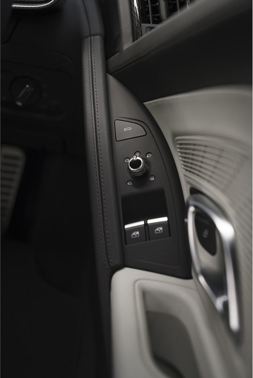 2022 Audi R8 Coupé V10 Performance RWD - UK version - Interior, Detail Phone Wallpaper 850x1270 #122