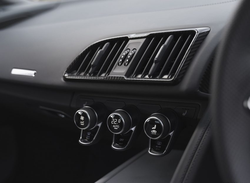 2022 Audi R8 Coupé V10 Performance RWD - UK version - Interior, Detail Wallpaper 850x624 #111
