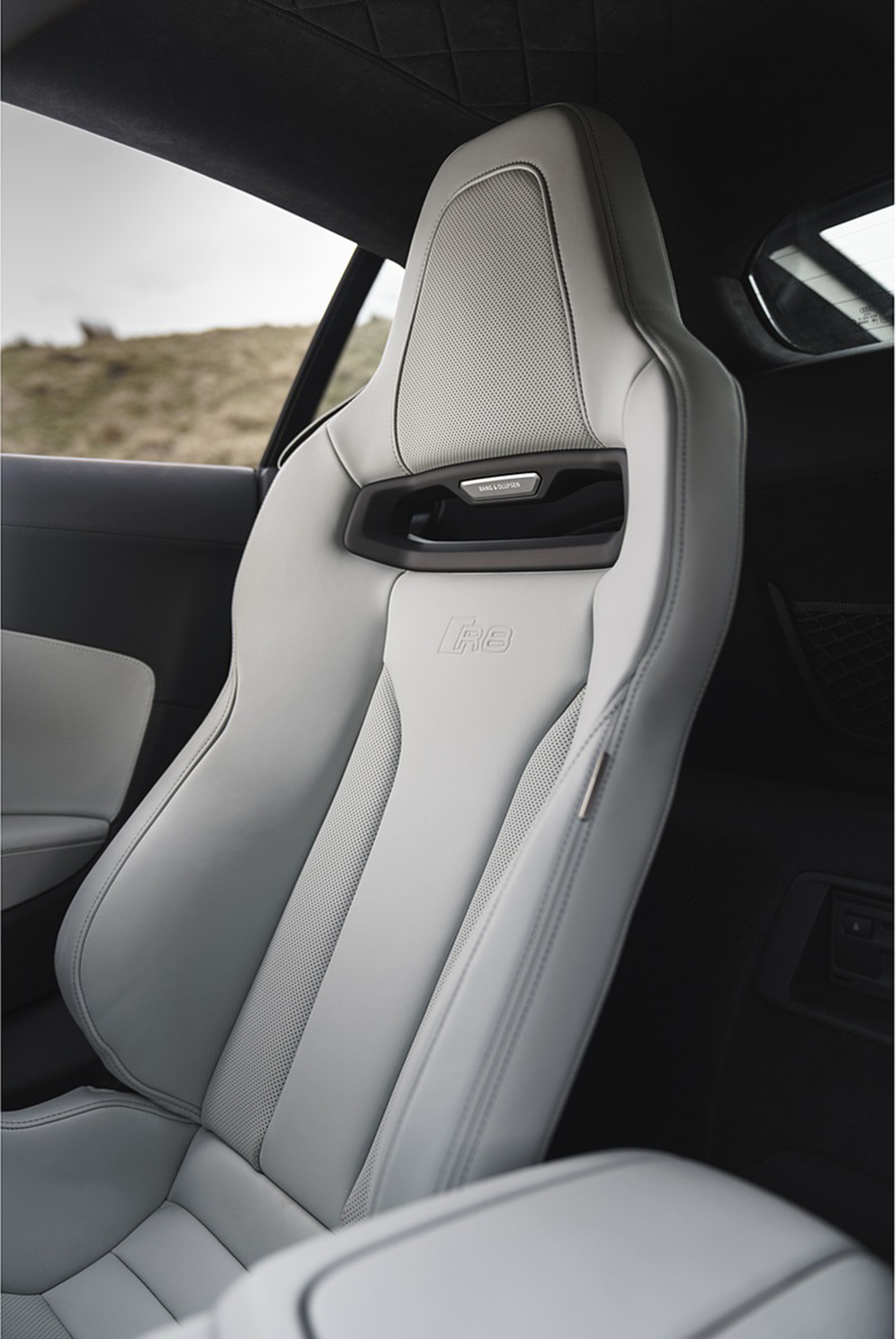 Download 2022 Audi R8 Coupé V10 Performance RWD - UK version - Interior, Seats HD Phone Wallpaper 1920x2869 #115
