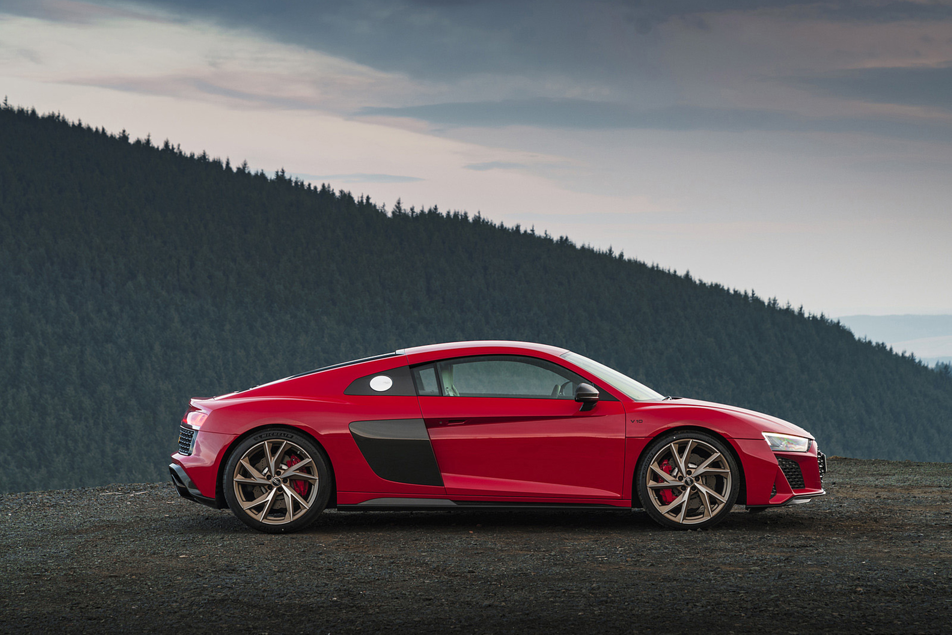 Download 2022 Audi R8 Coupé V10 Performance RWD - UK version - Side HD Wallpaper 1920x1280 #50