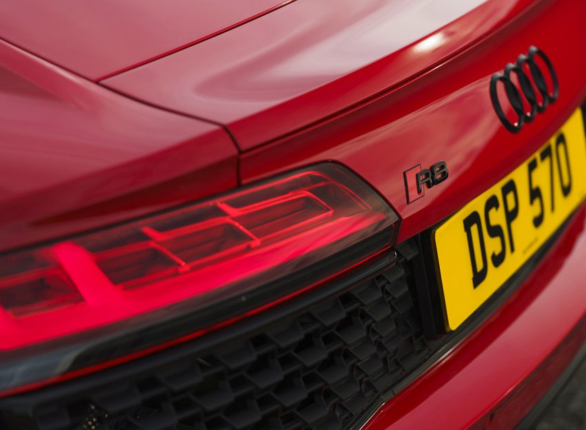 2022 Audi R8 Coupé V10 Performance RWD - UK version - Tail Light Wallpaper 850x624 #79