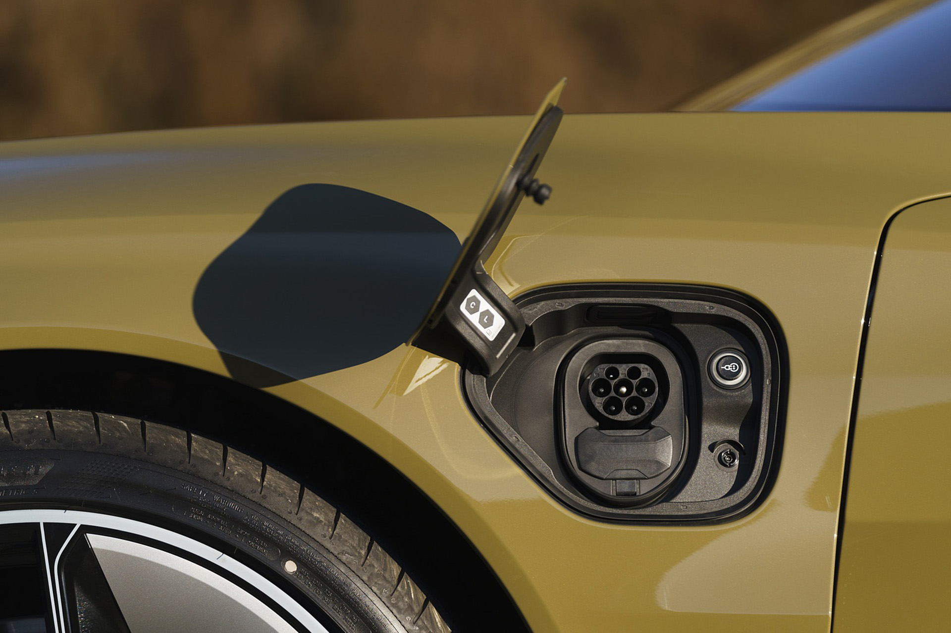 Download 2022 Audi RS e-tron GT - UK version - Charging Port HD Wallpaper 1920x1279 #31