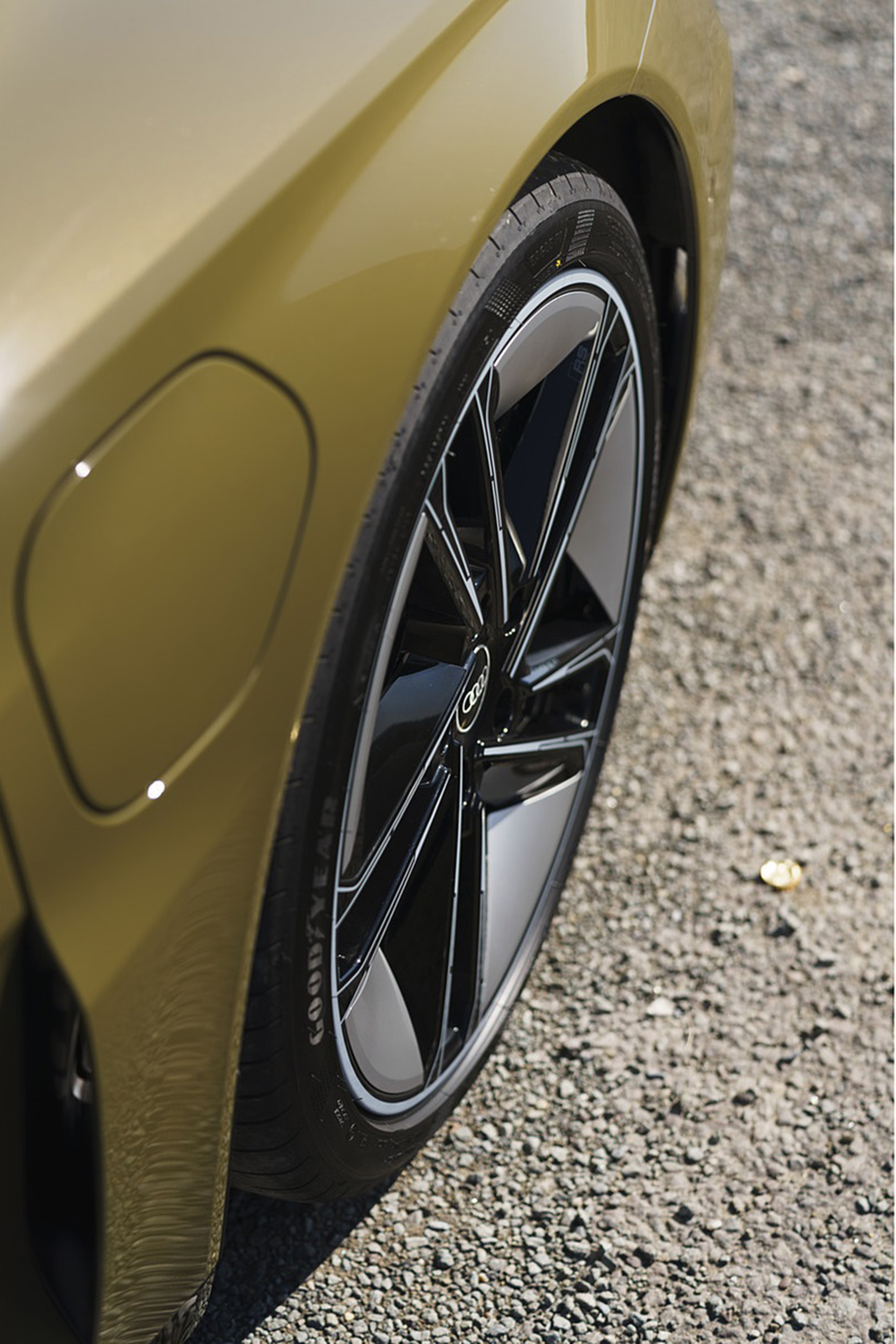 Download 2022 Audi RS e-tron GT - UK version - Detail HD Phone Wallpaper 1920x2880 #26