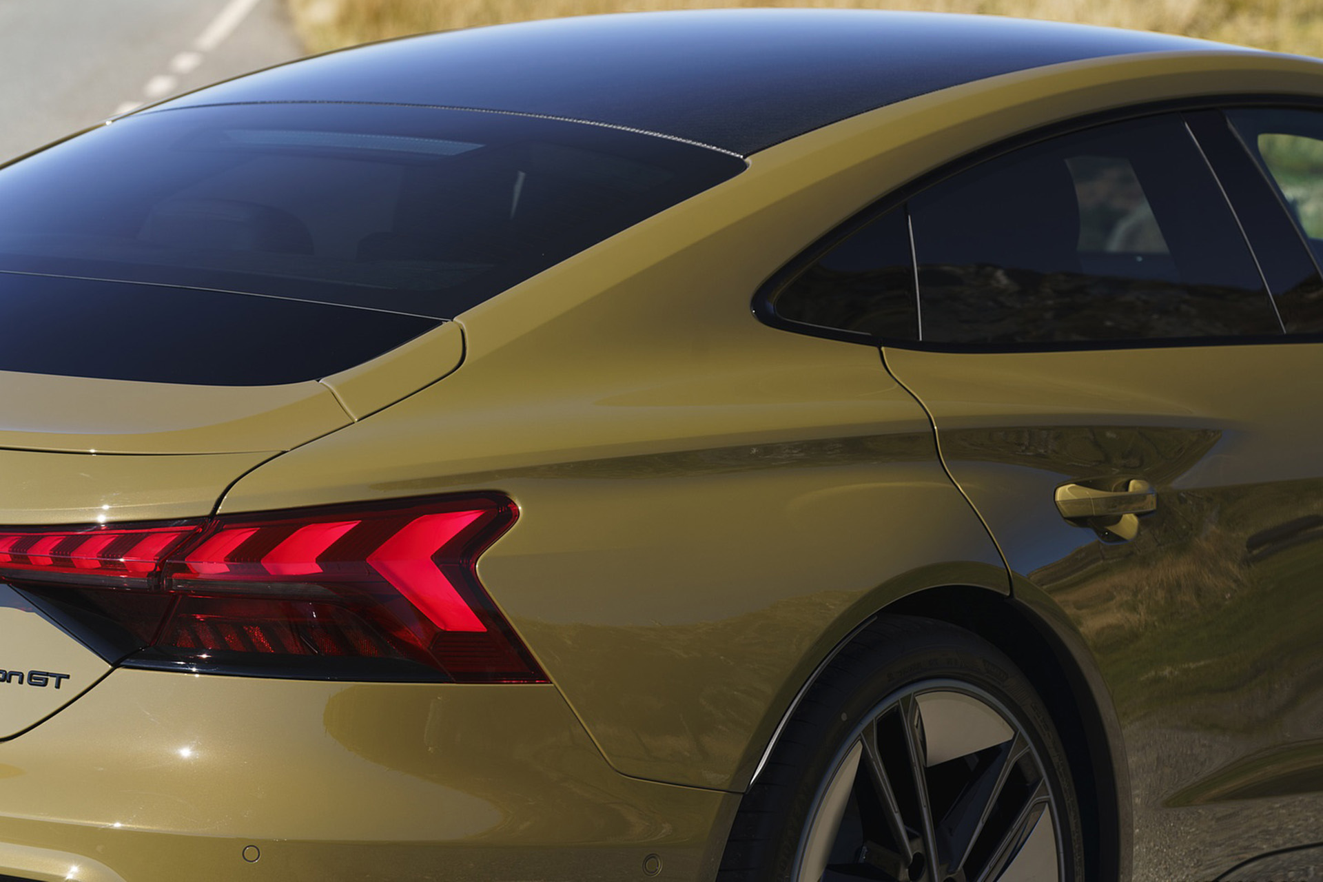 Download 2022 Audi RS e-tron GT - UK version - Detail HD Wallpaper 1920x1280 #33