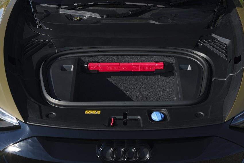 2022 Audi RS e-tron GT - UK version - Front Storage Compartment Wallpaper 850x567 #38