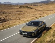 2022 Audi RS e-tron GT - UK version - Front Three-Quarter Wallpaper 190x150
