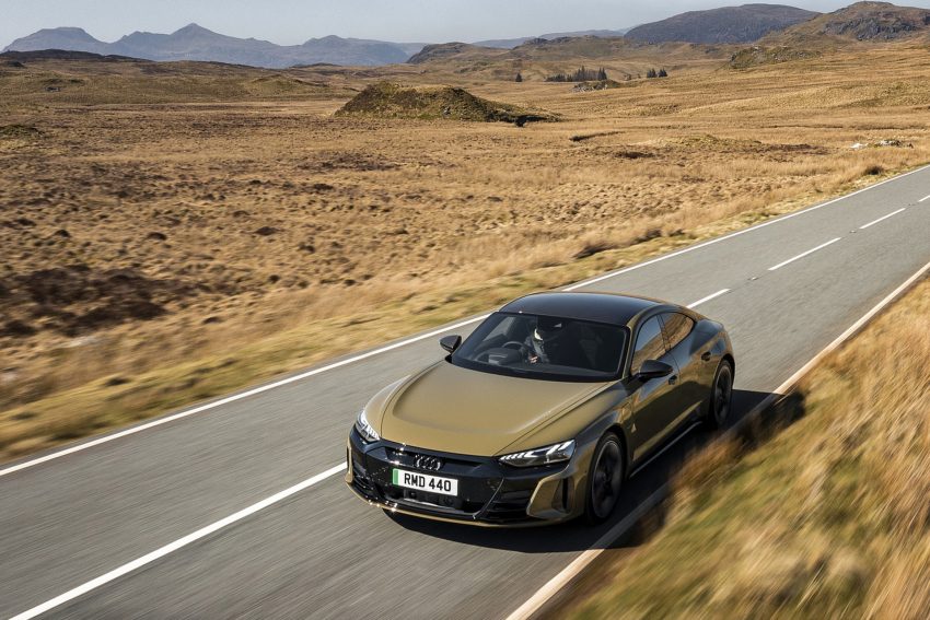 2022 Audi RS e-tron GT - UK version - Front Three-Quarter Wallpaper 850x567 #6