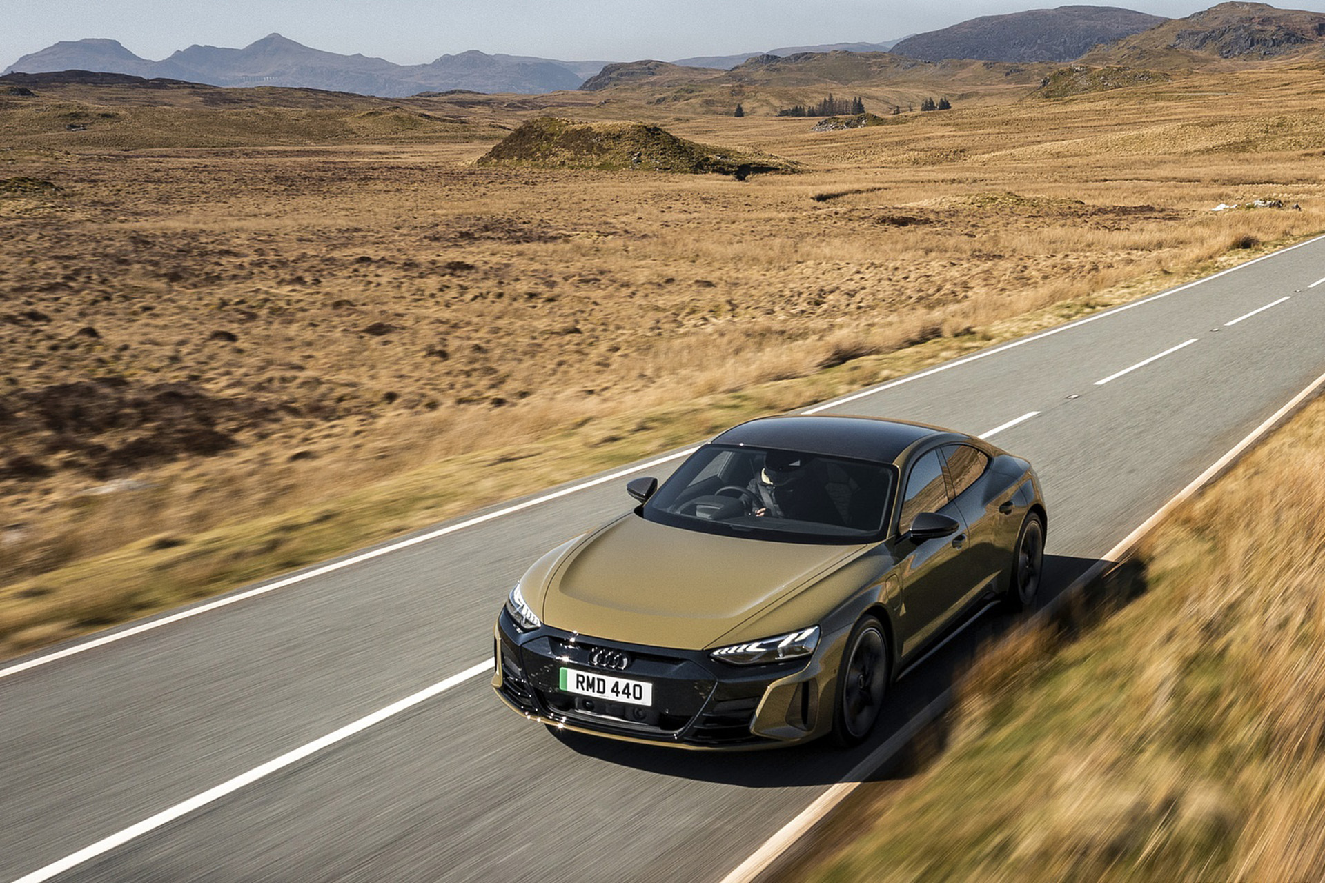 Download 2022 Audi RS e-tron GT - UK version - Front Three-Quarter HD Wallpaper 1920x1280 #6