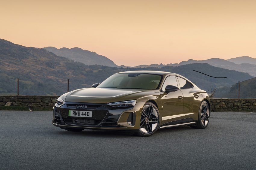 2022 Audi RS e-tron GT - UK version - Front Three-Quarter Wallpaper 850x566 #17
