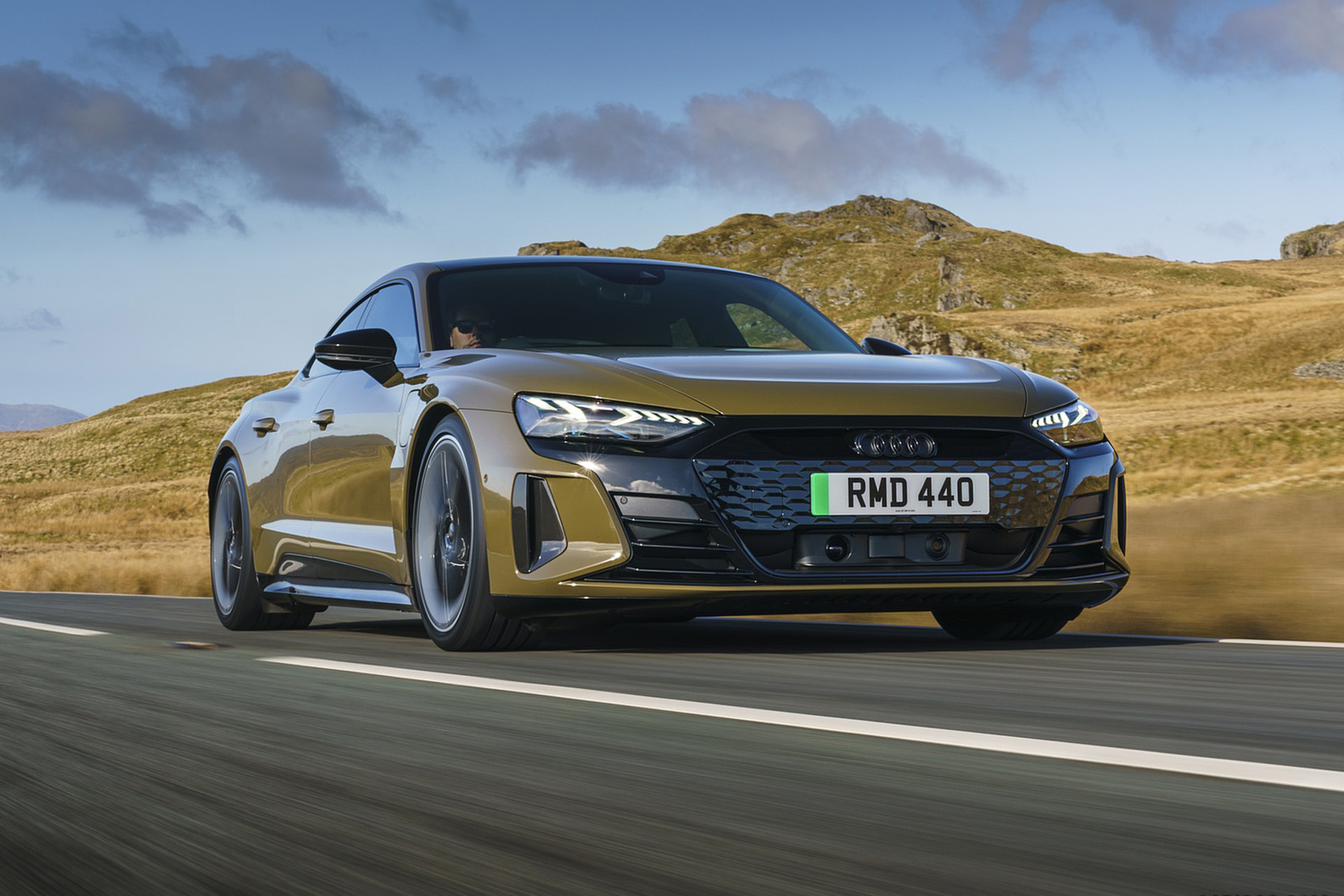 Download 2022 Audi RS e-tron GT - UK version - Front Three-Quarter HD Wallpaper 1920x1280 #2