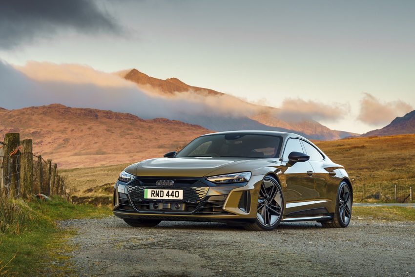 2022 Audi RS e-tron GT - UK version - Front Three-Quarter Wallpaper 850x567 #11