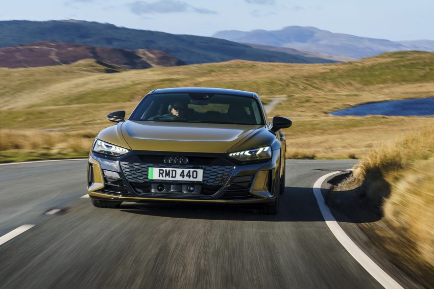 2022 Audi RS e-tron GT - UK version - Front Wallpaper 850x567 #1