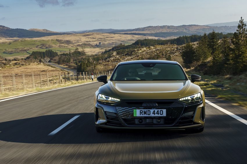 2022 Audi RS e-tron GT - UK version - Front Wallpaper 850x567 #3