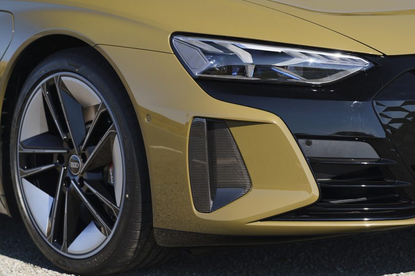 2022 Audi RS e-tron GT - UK version - Headlight Wallpaper 850x566 #23